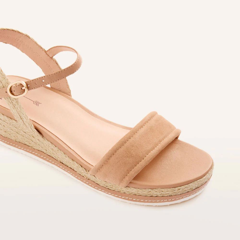 Frankie4 Harris Wedges - Camel Suede Frankie4
