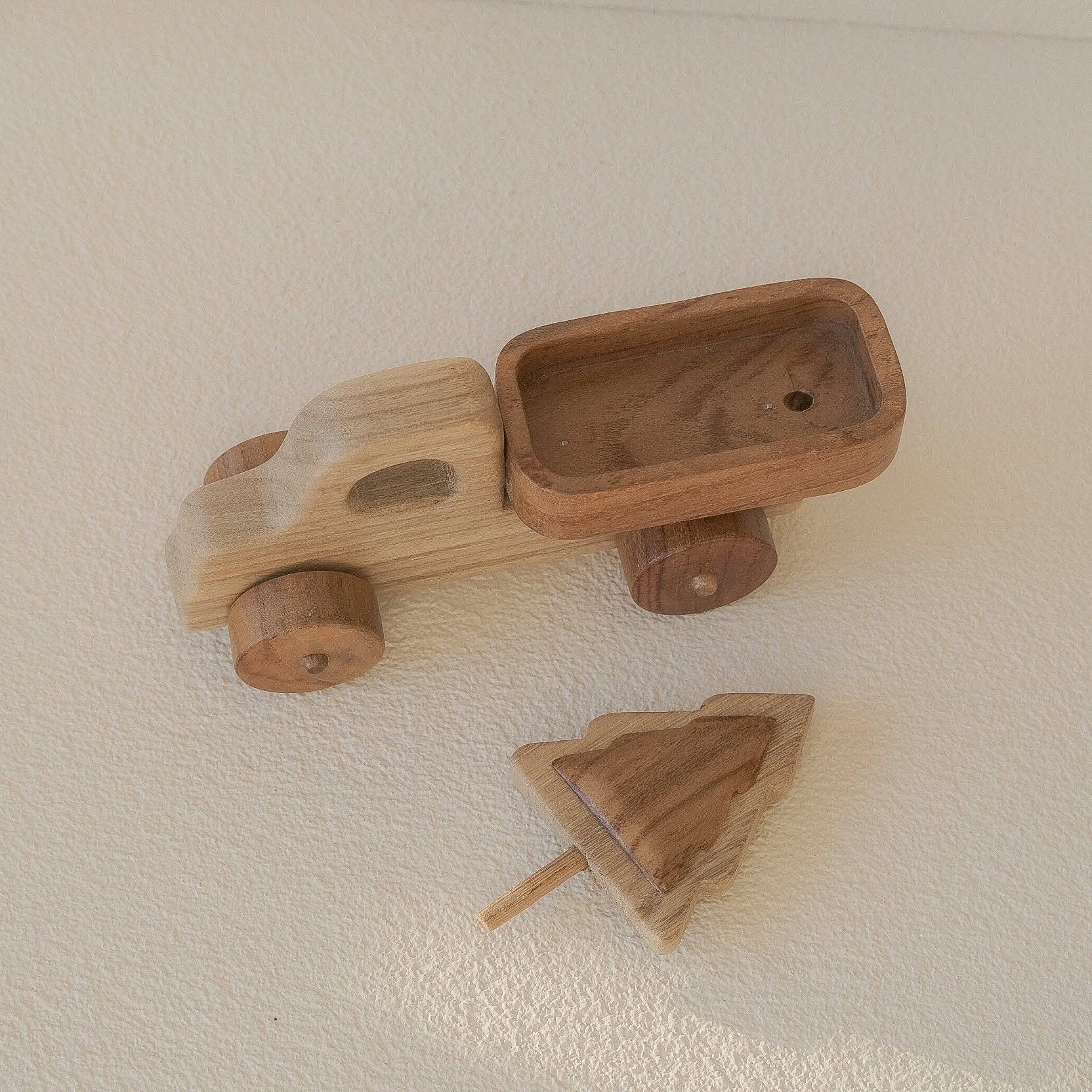 Handmade Wooden Christmas Truck Toy with Removable Tree Kayu&Co.