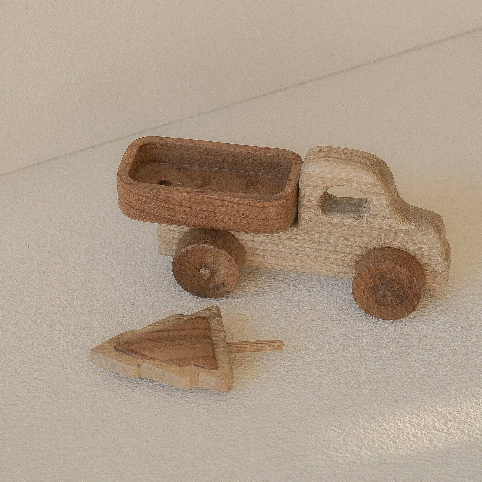 Handmade Wooden Christmas Truck Toy with Removable Tree Kayu&Co.