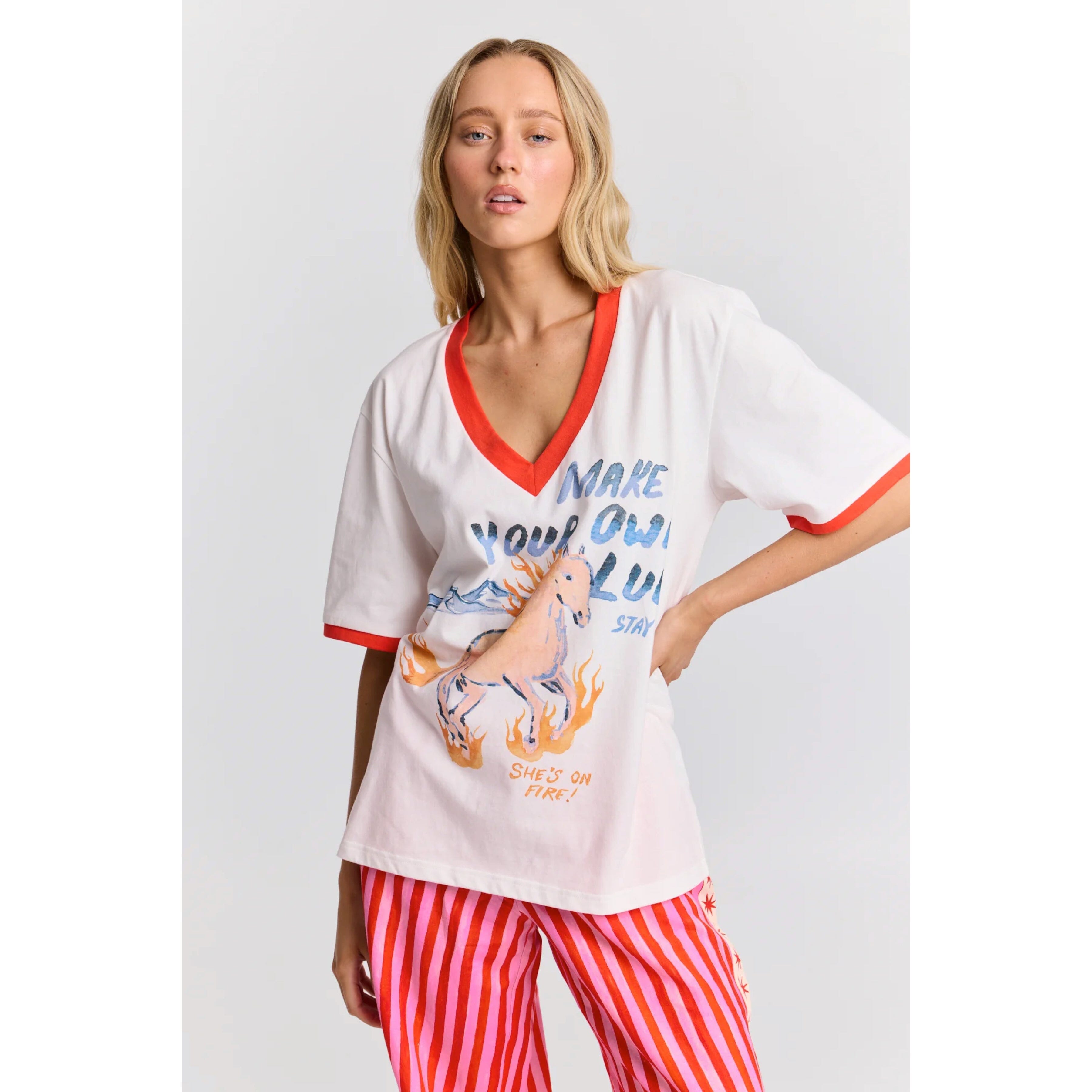 Maku She's on fire V-neck Tee T-shirt Maku