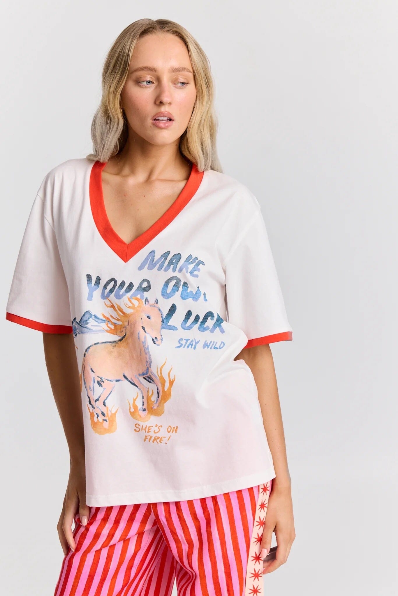 Maku She's on fire V-neck Tee T-shirt Maku