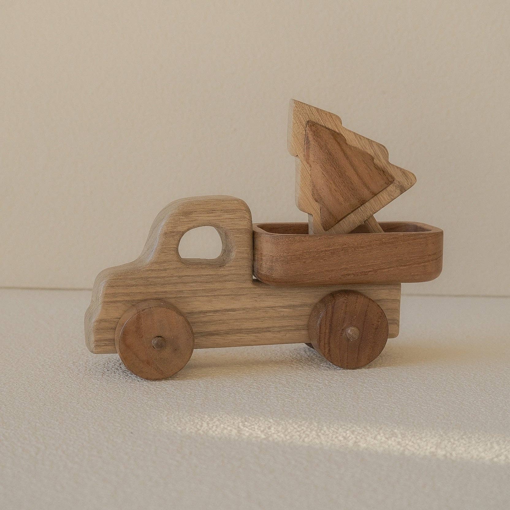 Handmade Wooden Christmas Truck Toy with Removable Tree Kayu&Co.