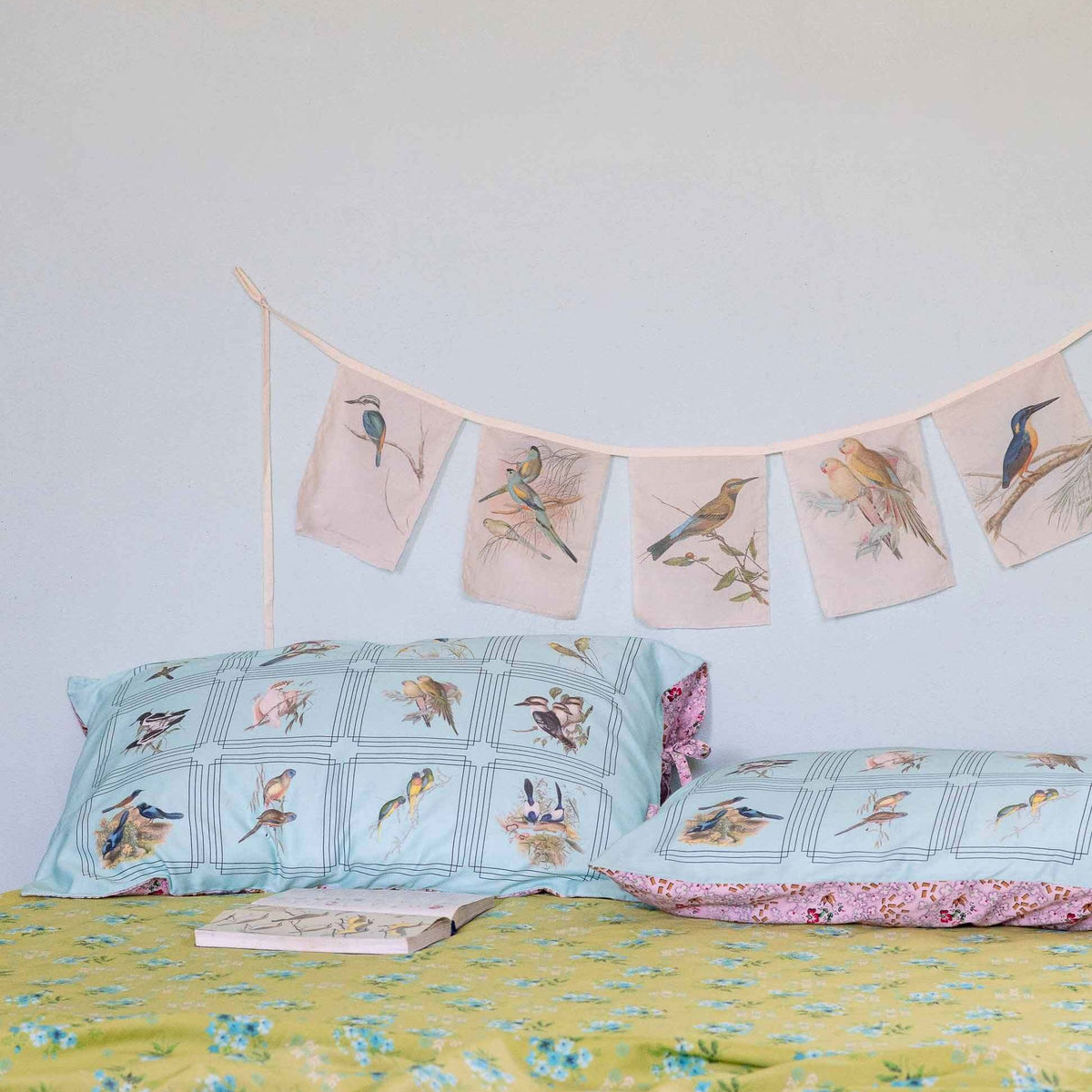 Lazy Bones Australian Birds Garland Garland Lazy Bones 