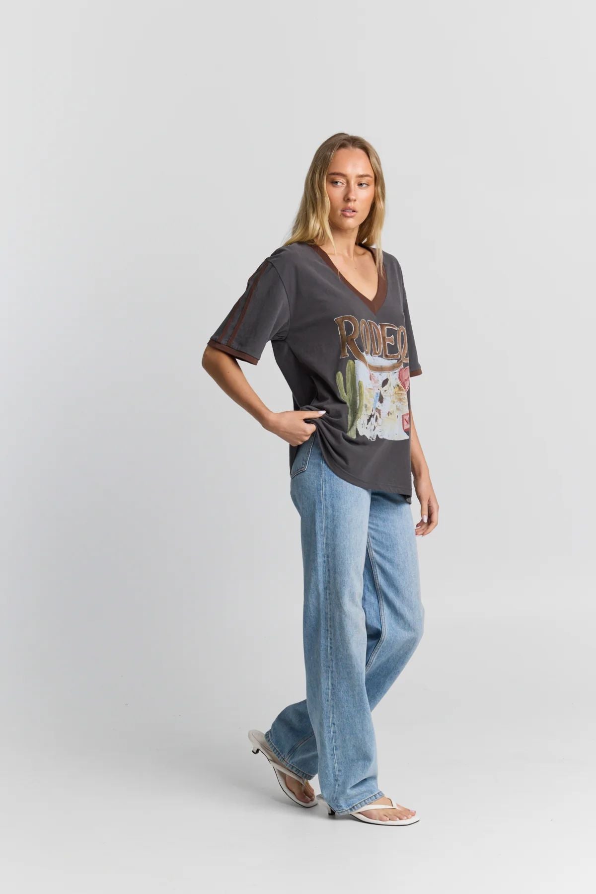 Maku Rodeo V-Neck Tee T-shirt Maku 