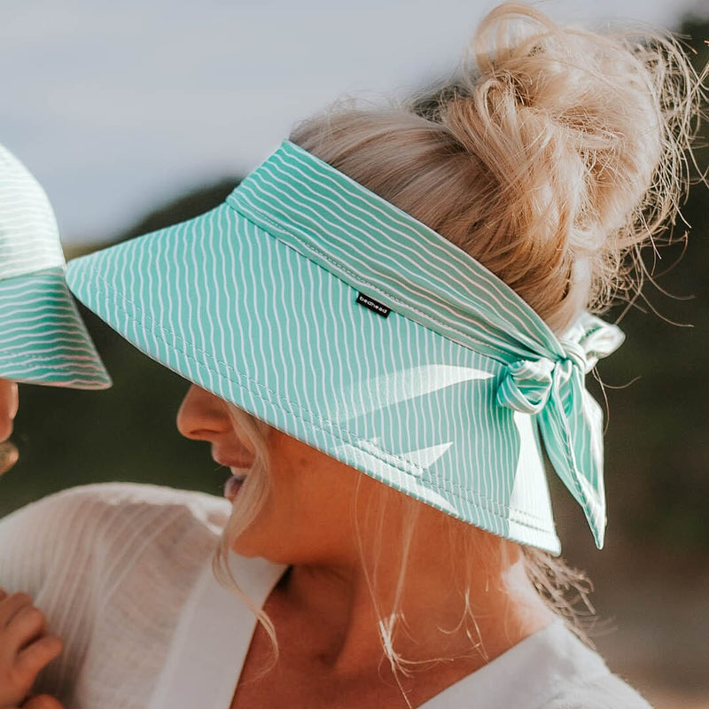 Splurge or save on the best HATS for the beach or pool! - Mint Arrow