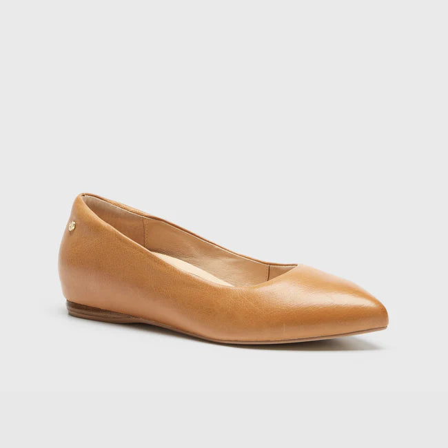 Frankie4 Poppy Flat Shoe - Tan Frankie4