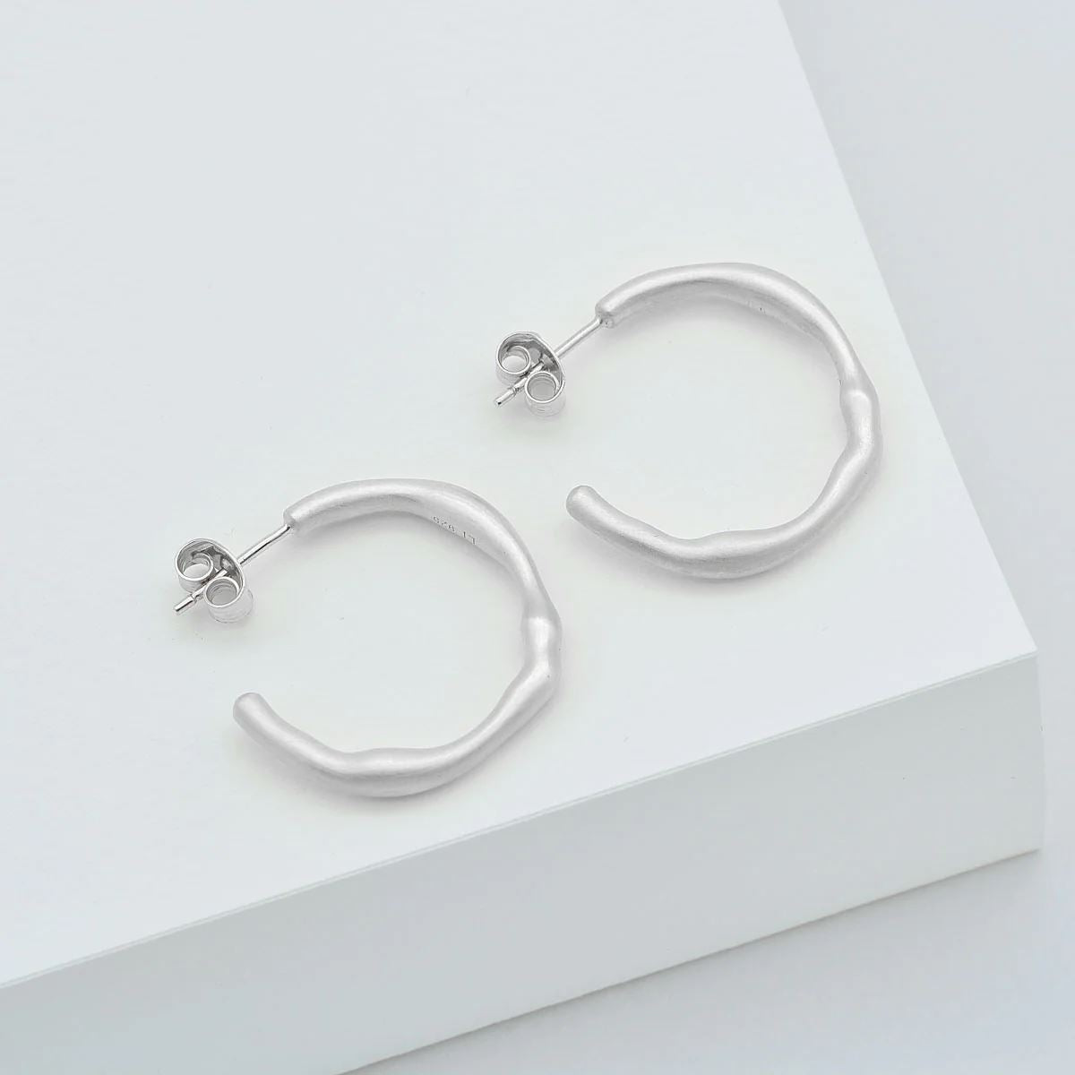 Linda Tahija Ivy Hoop Earrings - Silver Linda Tahija