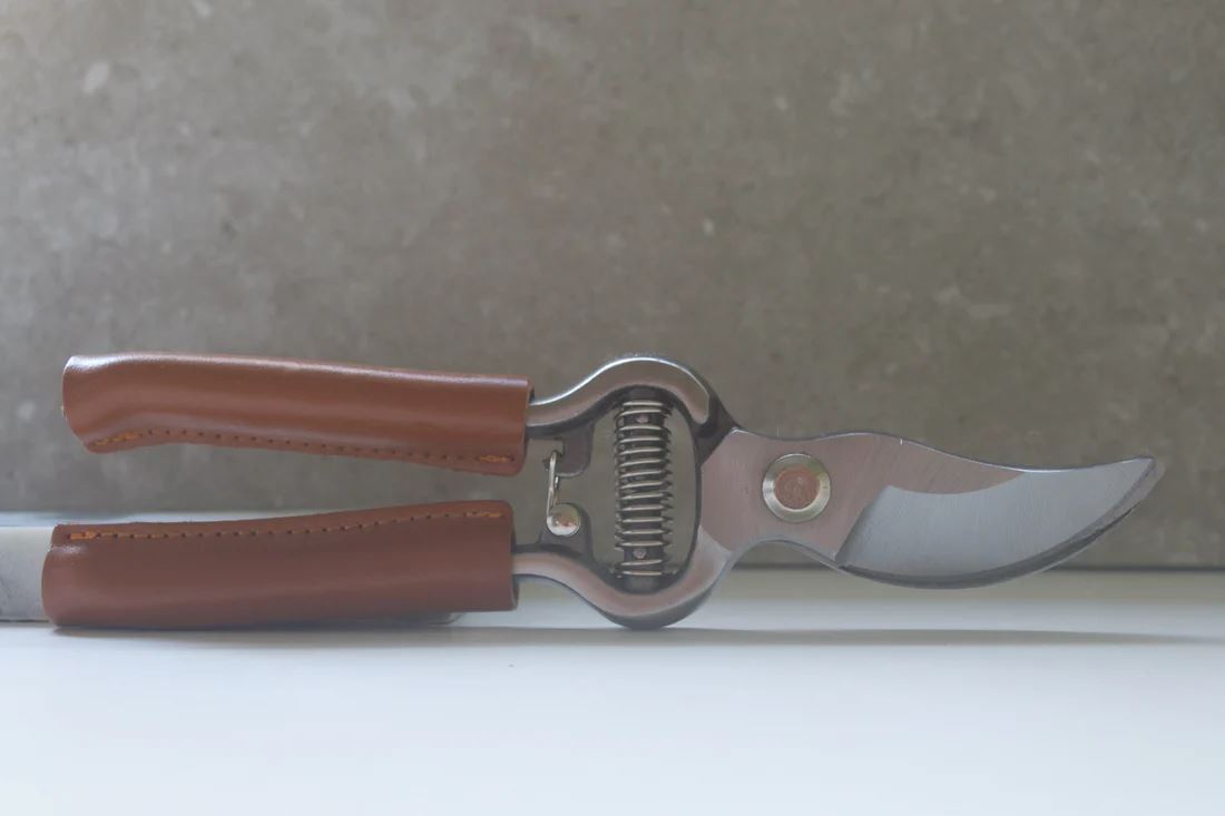 Secateurs Leather Handles Heaven in Earth